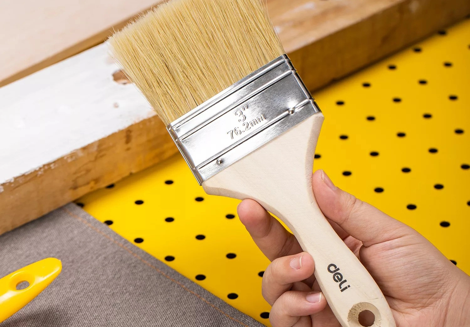 Choosing the Right Painting Tools Including Scraping Tools and Spray Equipment - 翻译中...